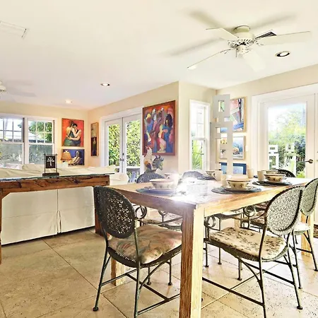 Artist Garden By Avantstay Great Location W Balcony Outdoor Dining Shared Pool Bbq Week Long Stays